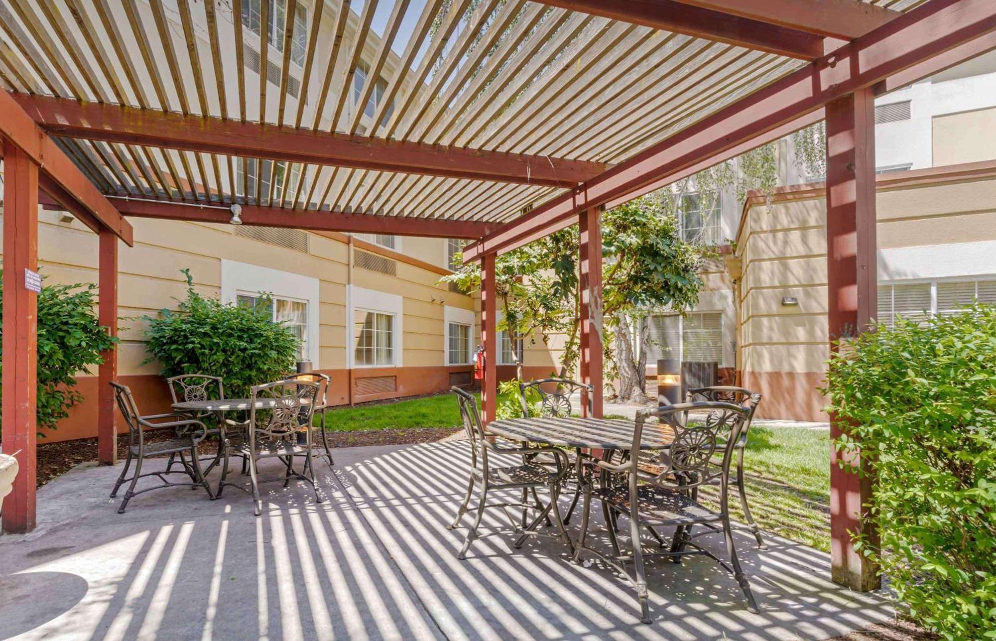 Extended Stay America Suites - Pleasanton - Chabot Dr Exterior photo